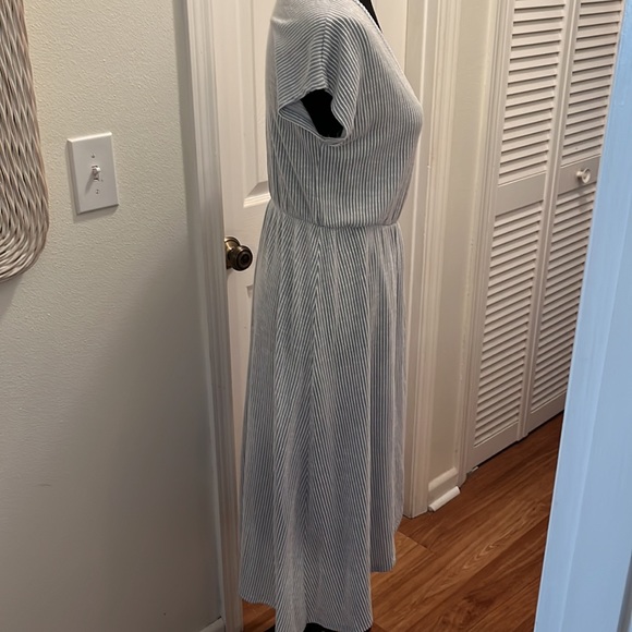 Caution to the Wind vertical stripe dress - Picture 3 of 7